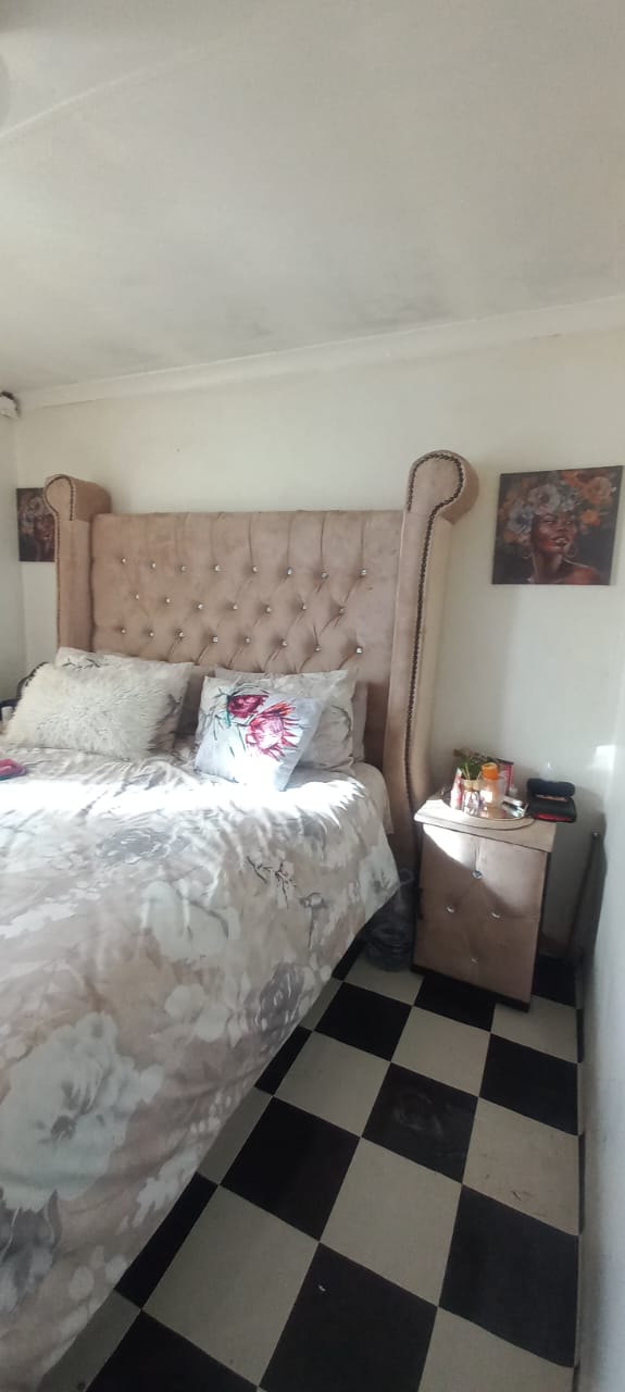 2 Bedroom Property for Sale in Zwide Eastern Cape